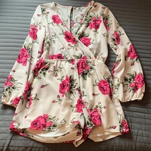 Charlotte Russe Biege Floral Romper
